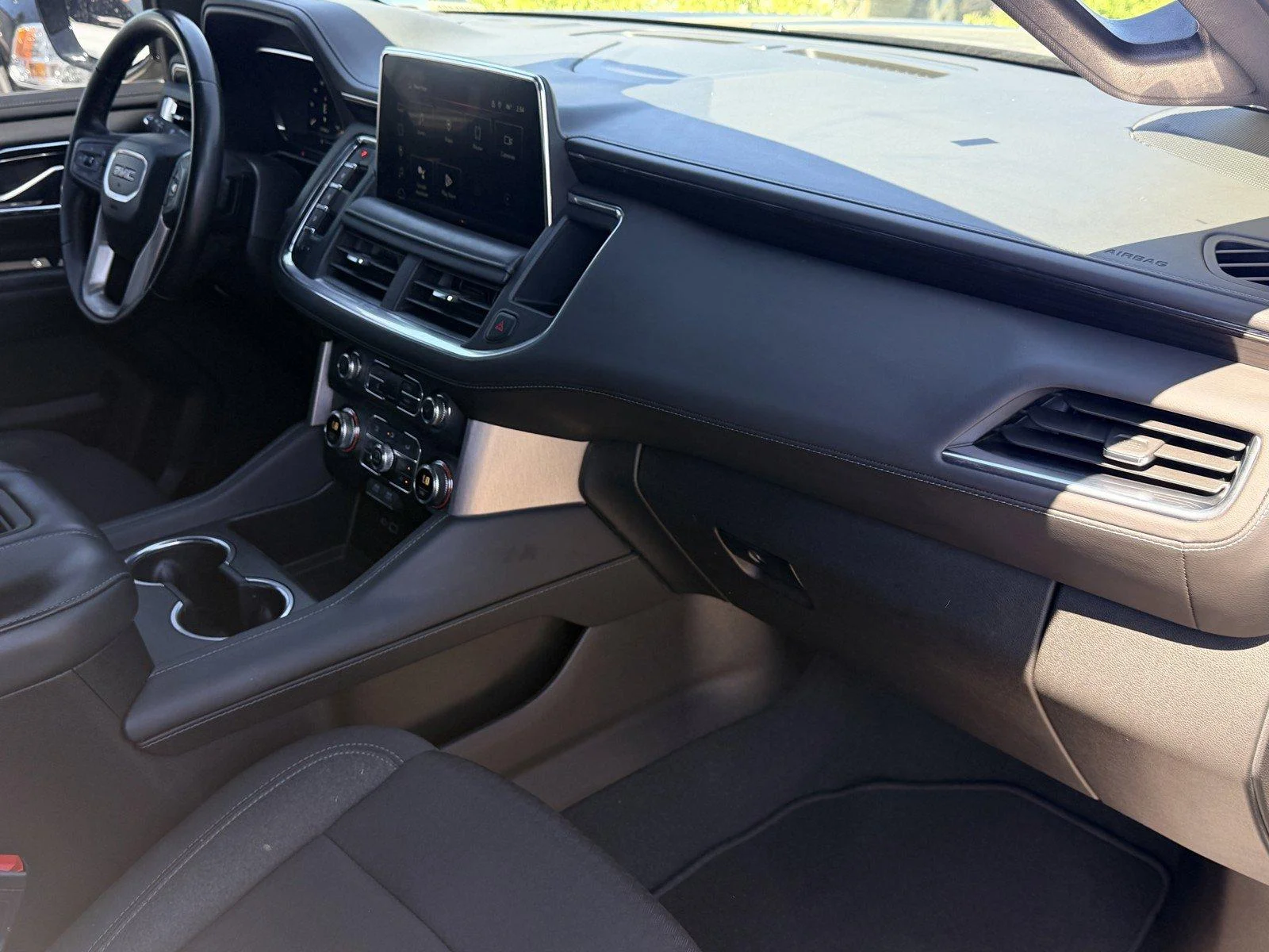 Used 2024 Midnight Blue Metallic GMC SLE image 7