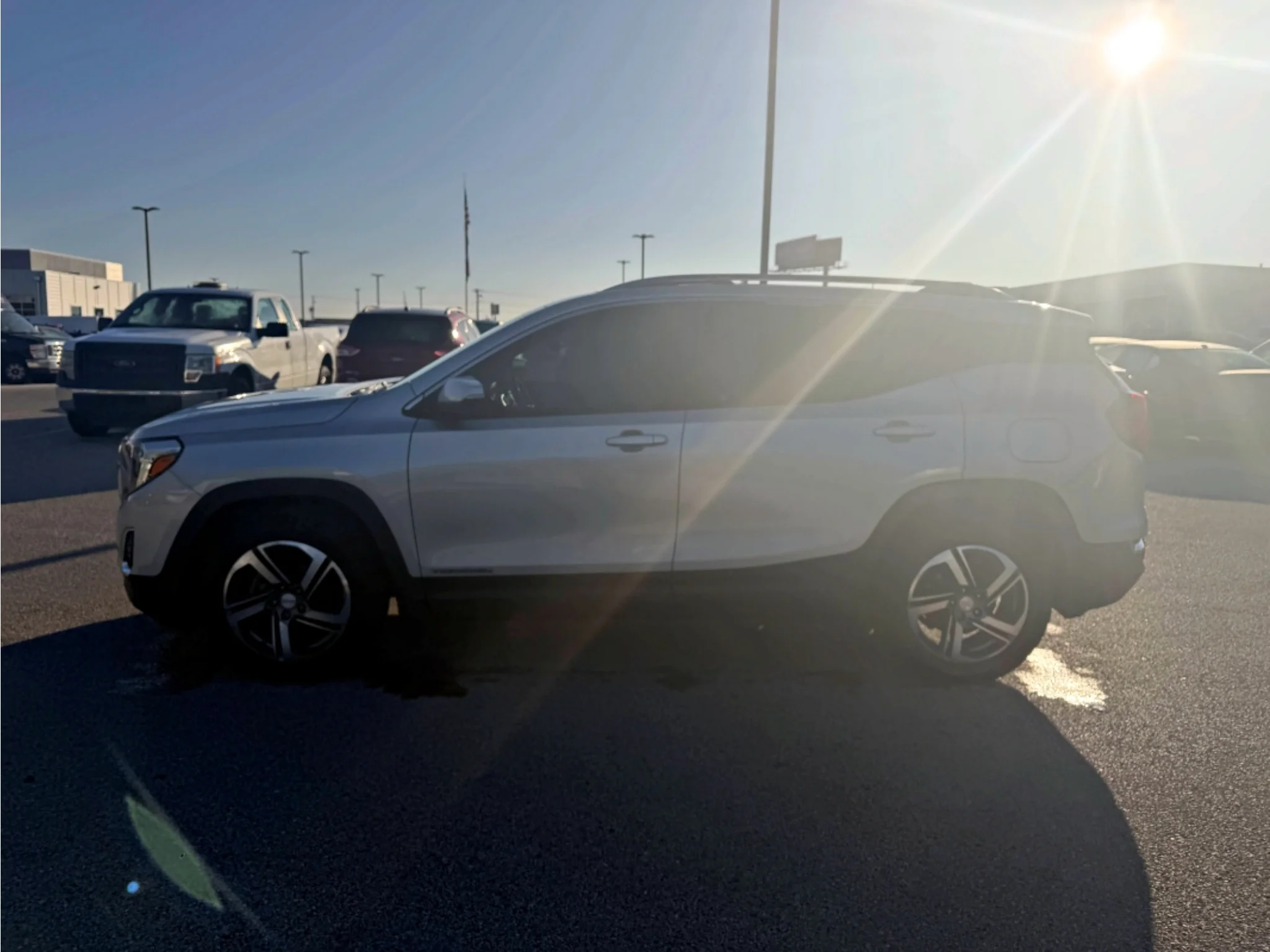 Used 2018 Quicksilver Metallic GMC SLT image 2