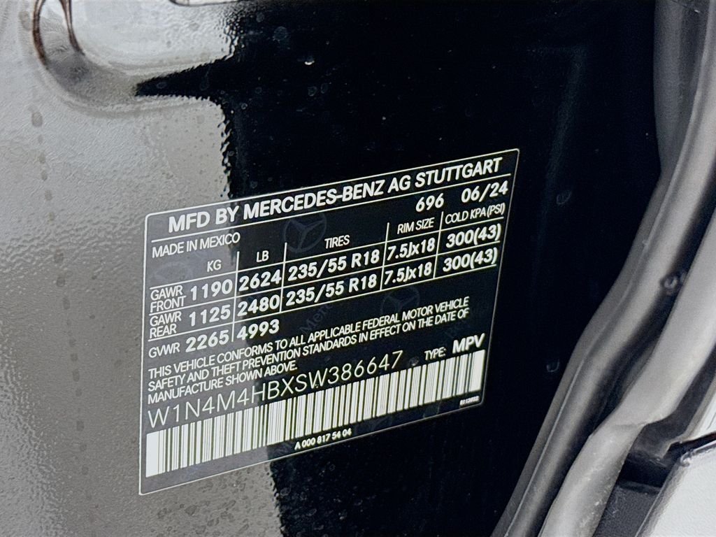 Used 2025 Black Mercedes-Benz GLB 250 image 30