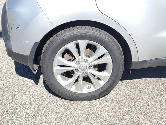Used 2014 Silver Kia Plus image 7