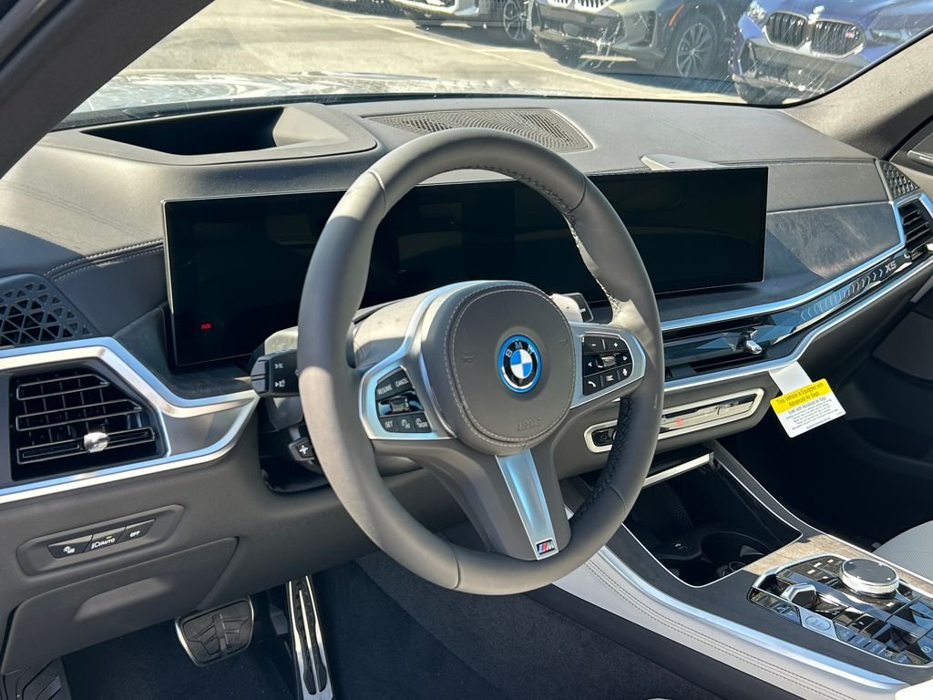 New 2026 Dravit Grey Metallic BMW xDrive50e image 13