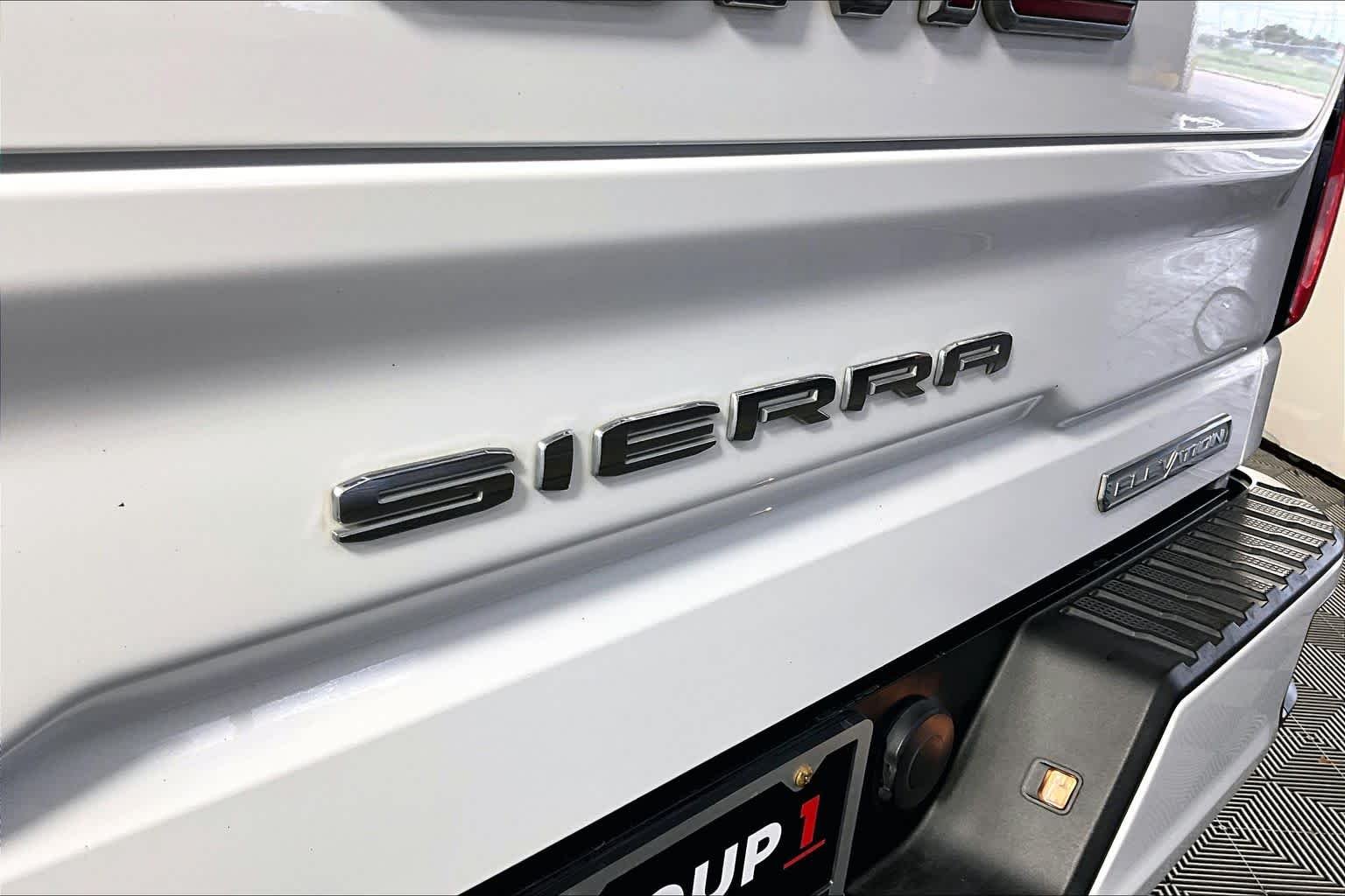 Used 2021 SUMMIT WHITE GMC Elevation image 30