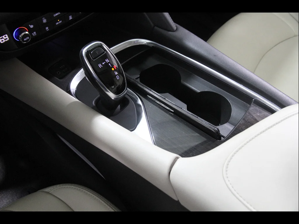 Used 2020 Summit White Buick Premium image 17