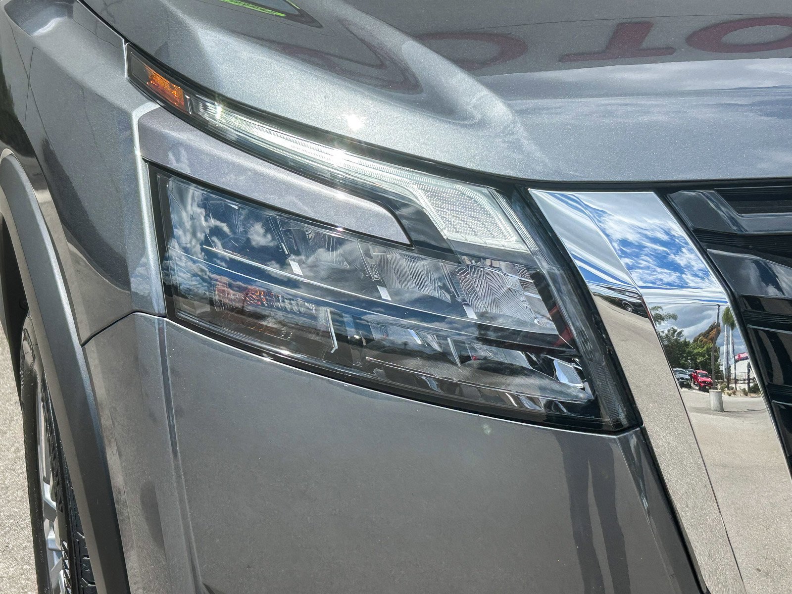 Used 2025 GUN METALLIC NISSAN SV image 4