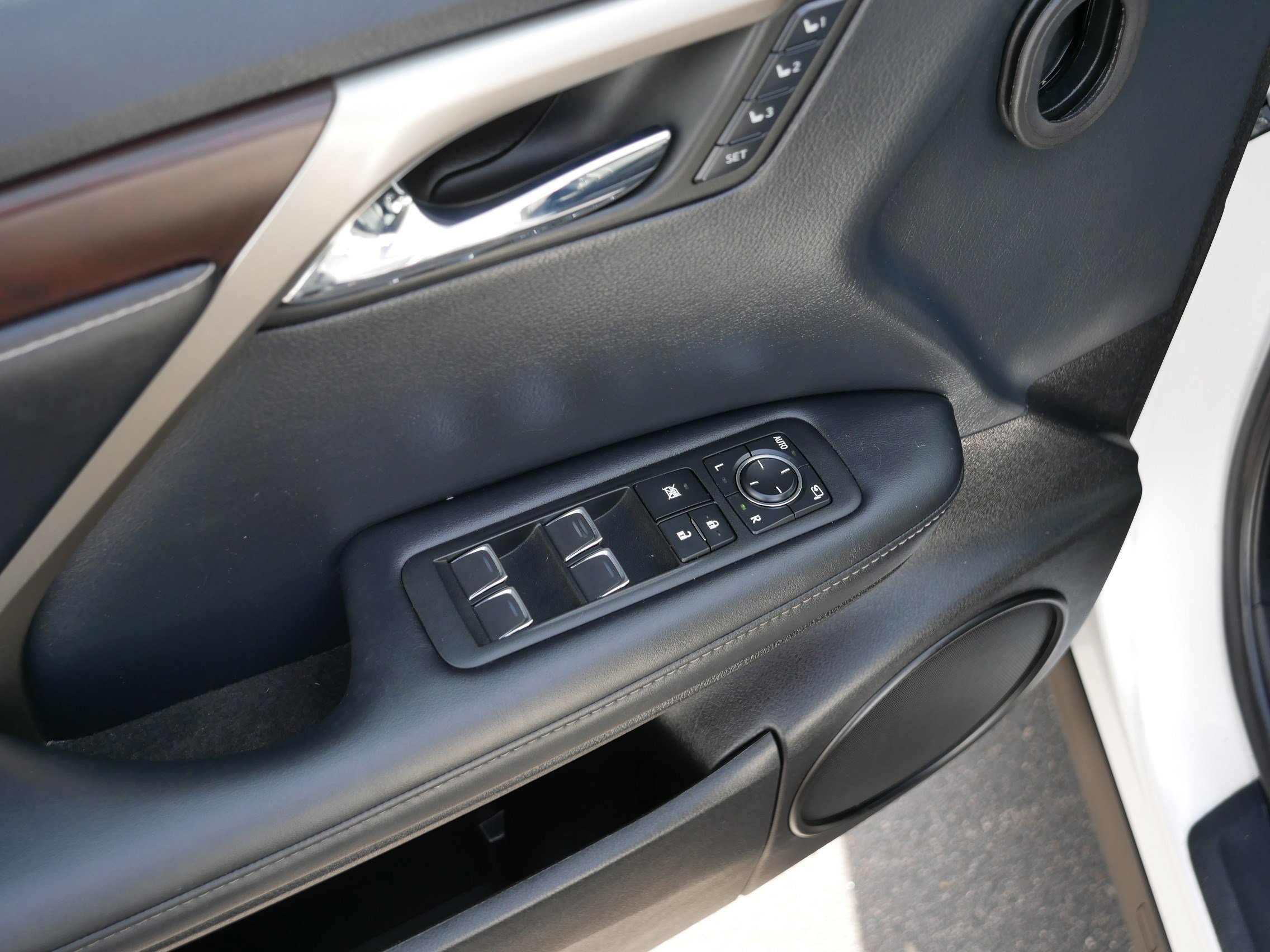 Used 2021 Eminent White Pearl Lexus RX 450h image 19