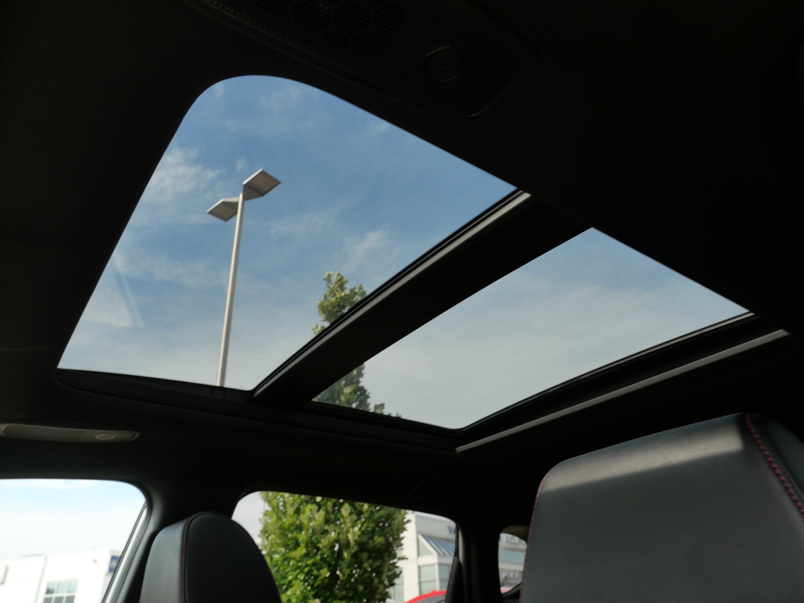Used 2025 Solar Silver Metallic Acura w/A-Spec Advance Package image 33