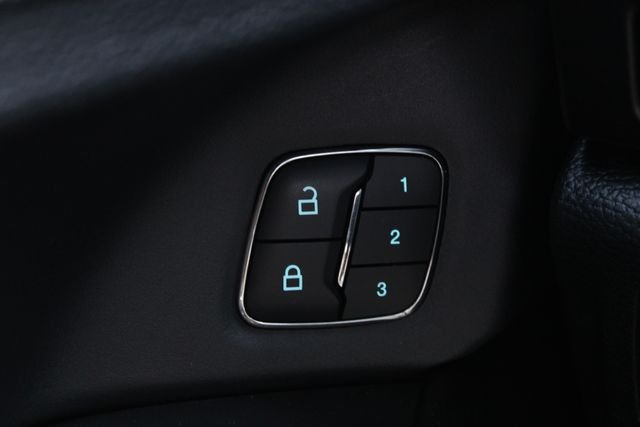 Used 2021 White Ford Limited image 4