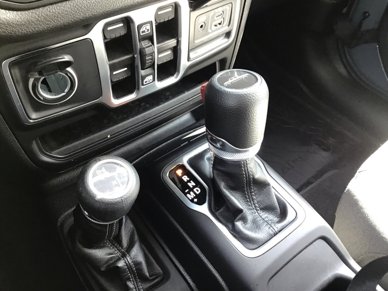 Used 2025 Anvil Clearcoat Jeep Sport image 20
