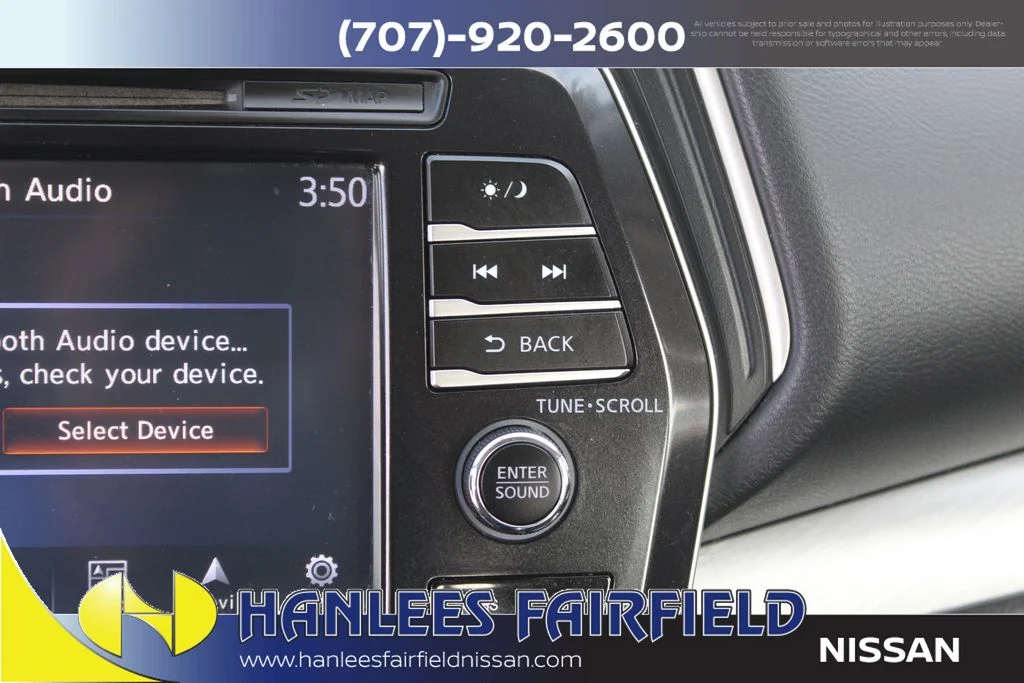 Used 2018 Silver Nissan 3.5 SV image 27