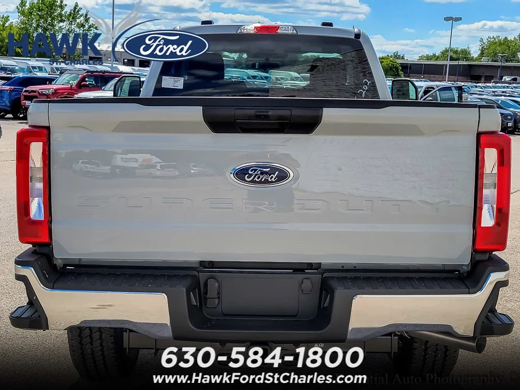 New 2025 Avalanche Ford F-350® XLT image 4