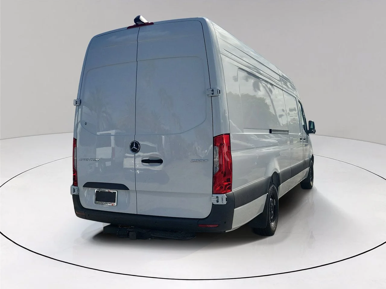 New 2026 Arctic+White Mercedes-Benz Cargo 170 WB image 4