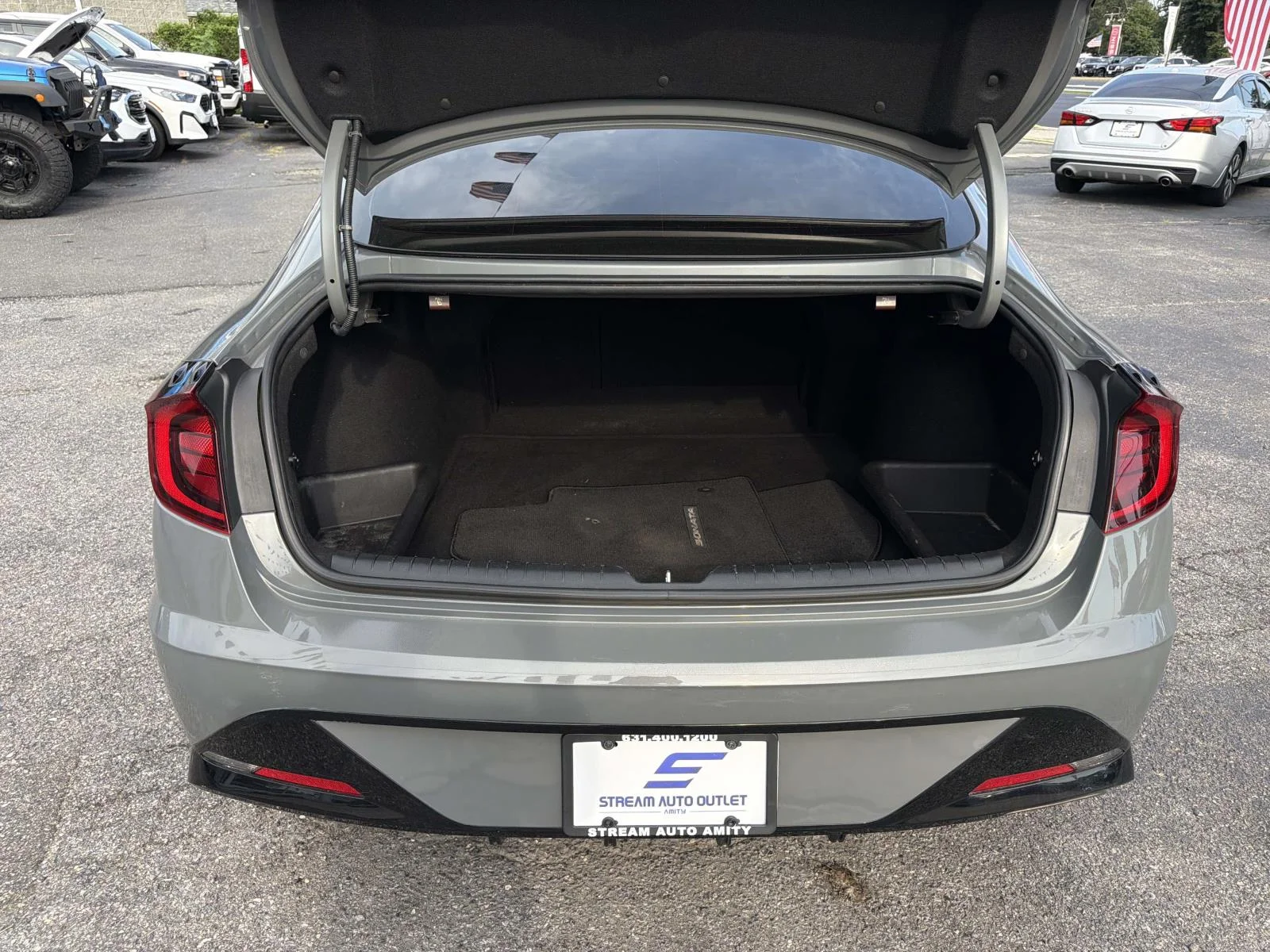 Used 2021 Gray Hyundai SEL image 11