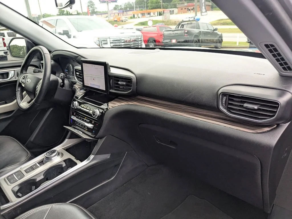 Used 2021  Ford Limited image 31