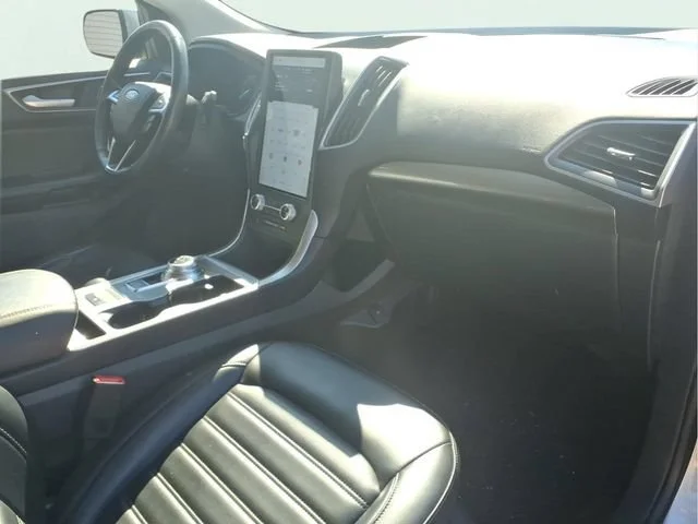 Used 2024  Ford SEL image 21