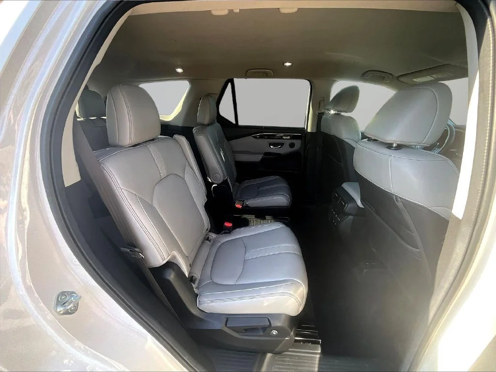 Used 2024 White Honda EX-L image 28