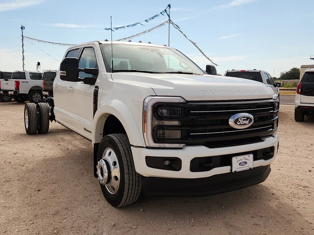 2027 Ford F-550 Chasis Platinum