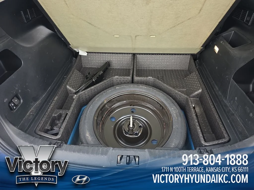 Used 2018 Blue Ford SEL image 23