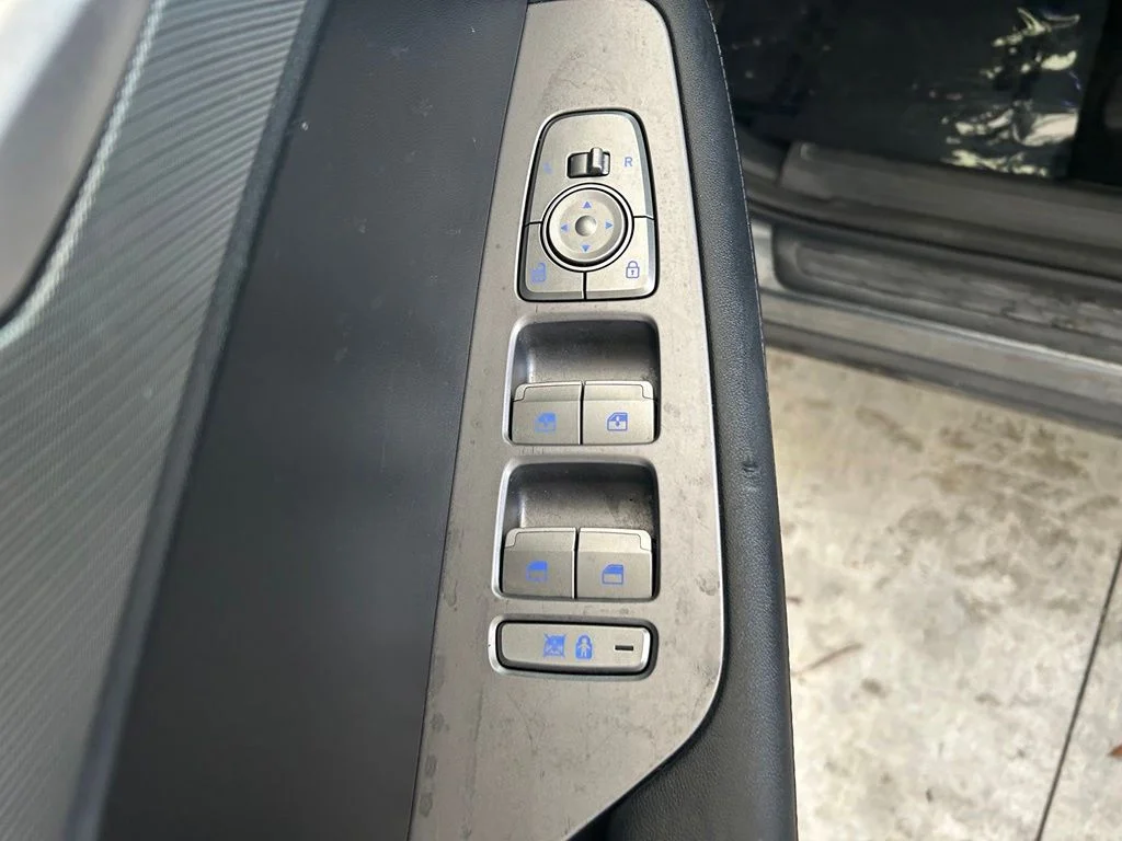 Used 2025 Gray Hyundai SEL image 34