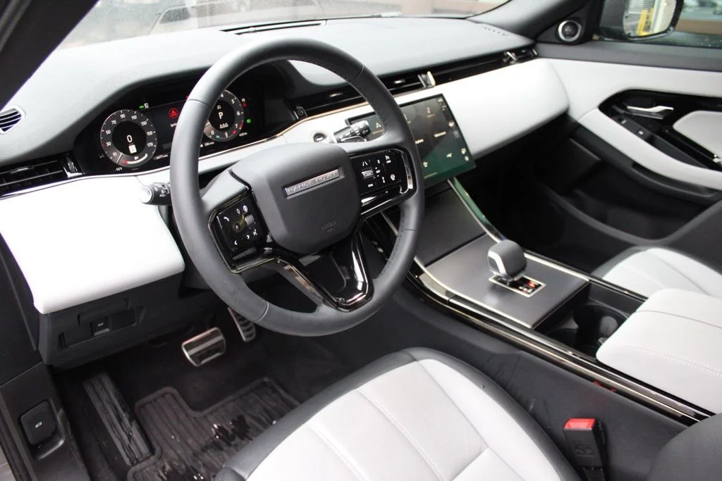 Certified Used 2026  Land Rover Dynamic image 5