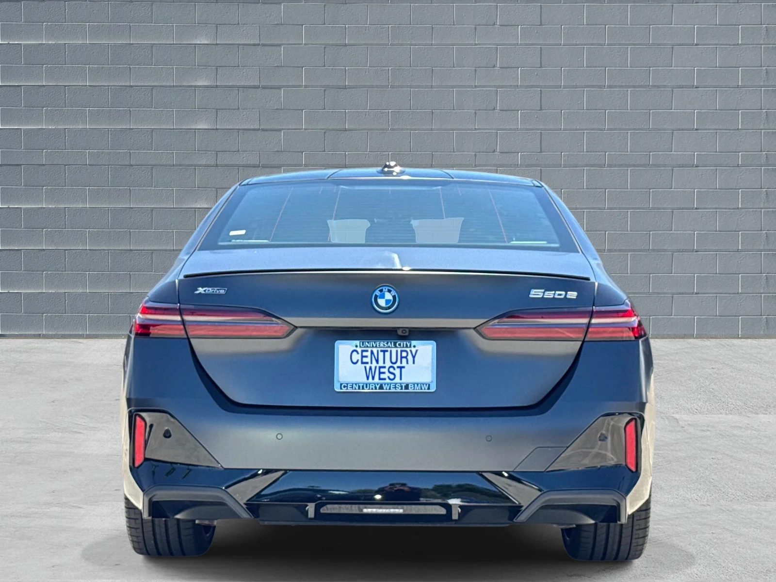 New 2027 Frozen Deep Grey BMW 550e xDrive Sedan image 4