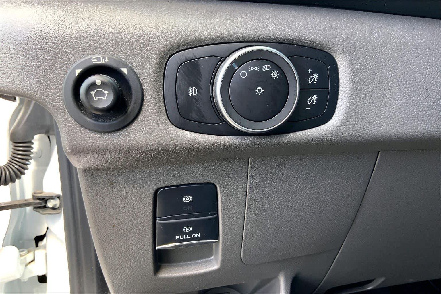 Used 2025 Oxford White Ford XLT image 32