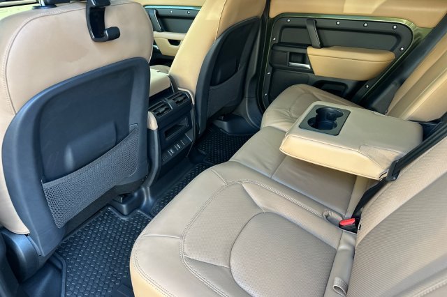 New 2026 Woolstone Green Land Rover X-Dynamic SE image 11