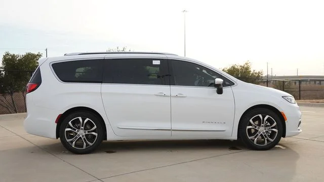 New 2026 Bright White Clear-Coat Exterior Paint Chrysler Pinnacle image 10