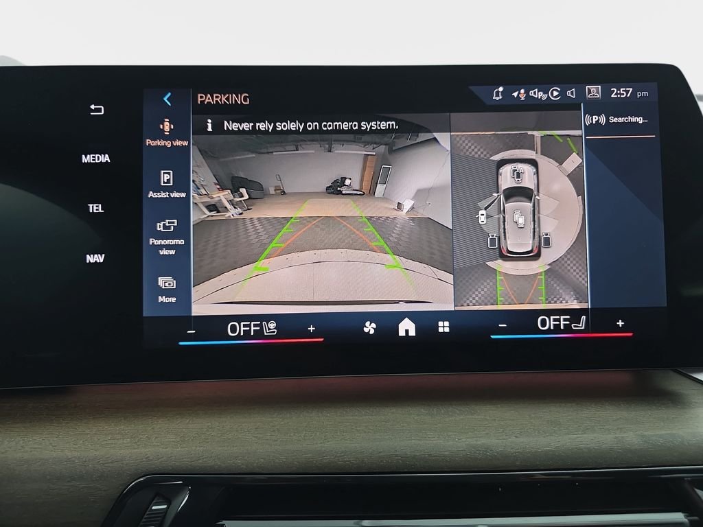 New 2026 Mineral White Metallic BMW xDrive28i image 23
