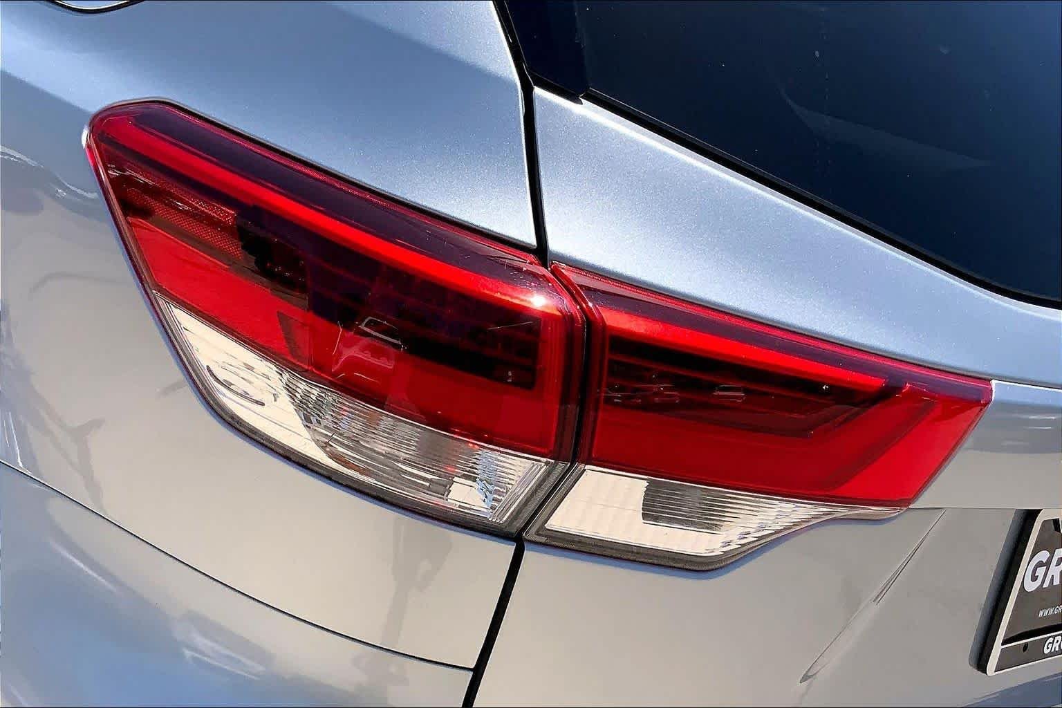 Used 2018 Celestial Silver Metallic Toyota XLE image 29