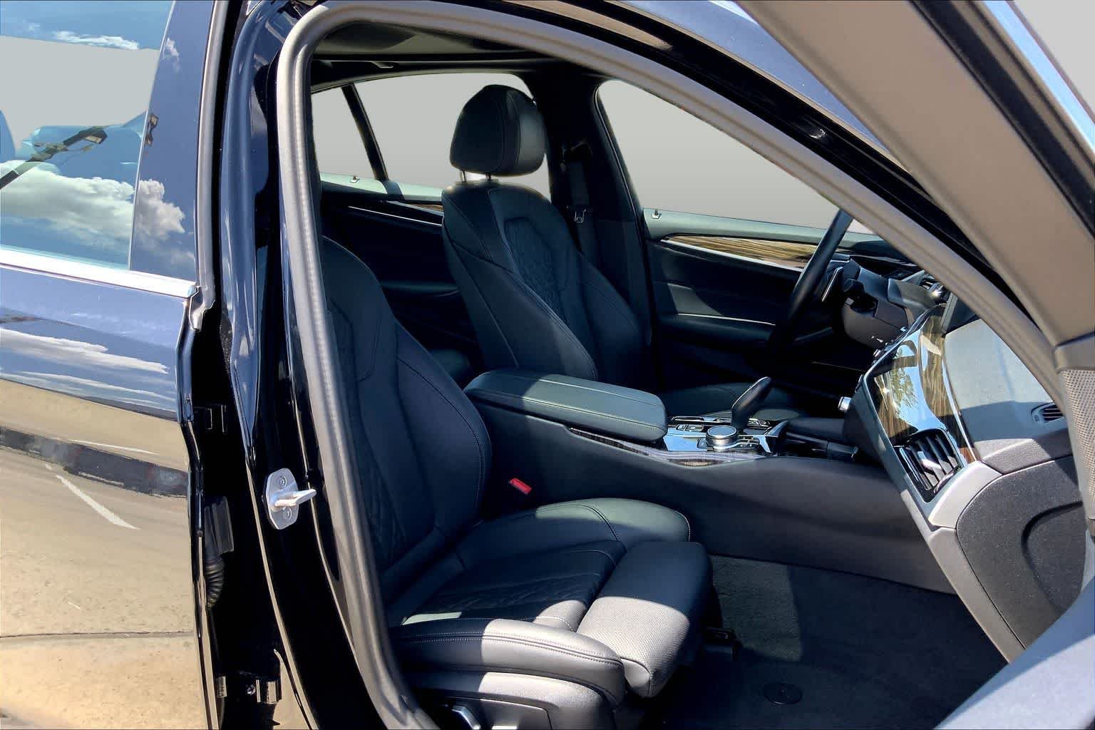 Used 2023 Black Sapphire Metallic BMW 530e xDrive image 9