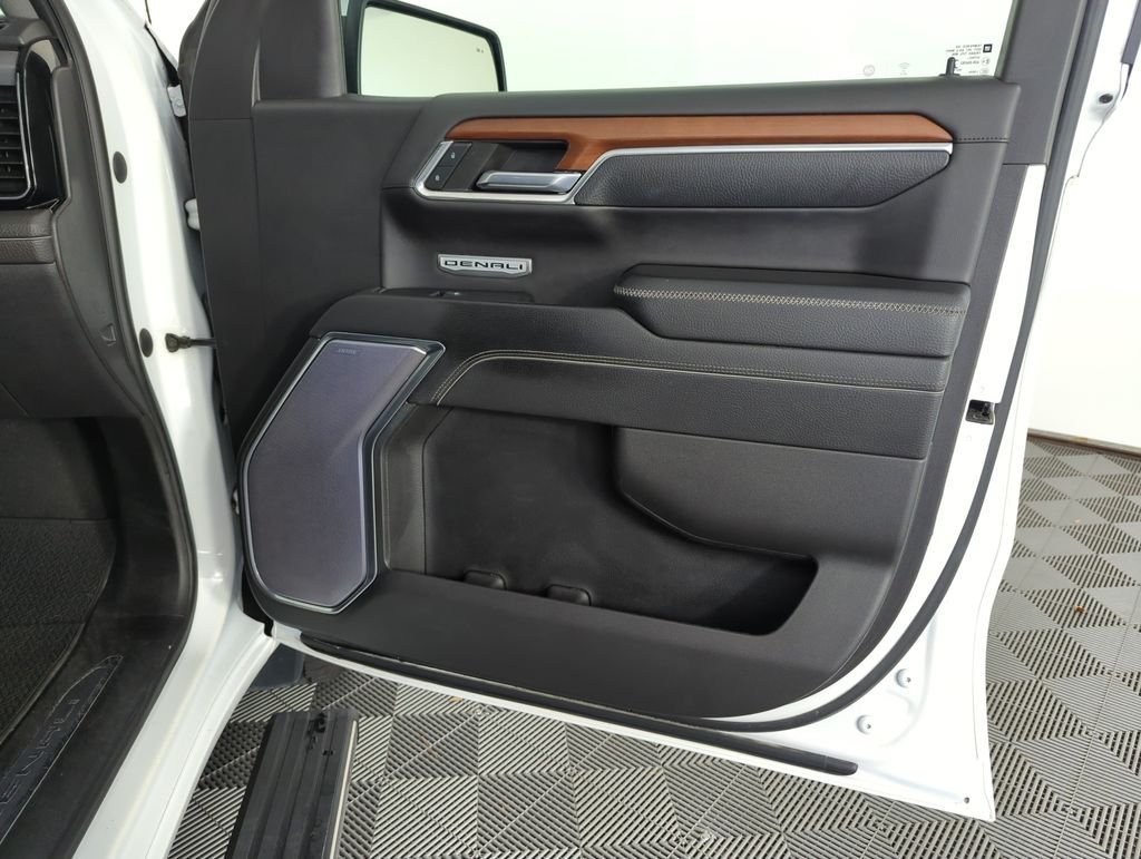 Used 2023 White GMC Denali image 32