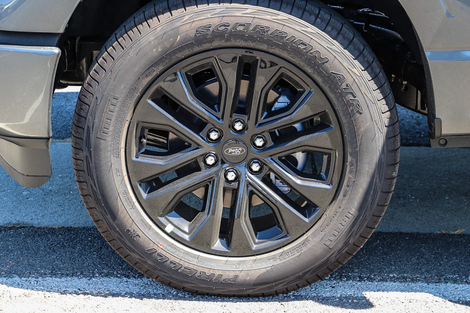 New 2026 Carbonized Gray Metallic Ford XLT image 11