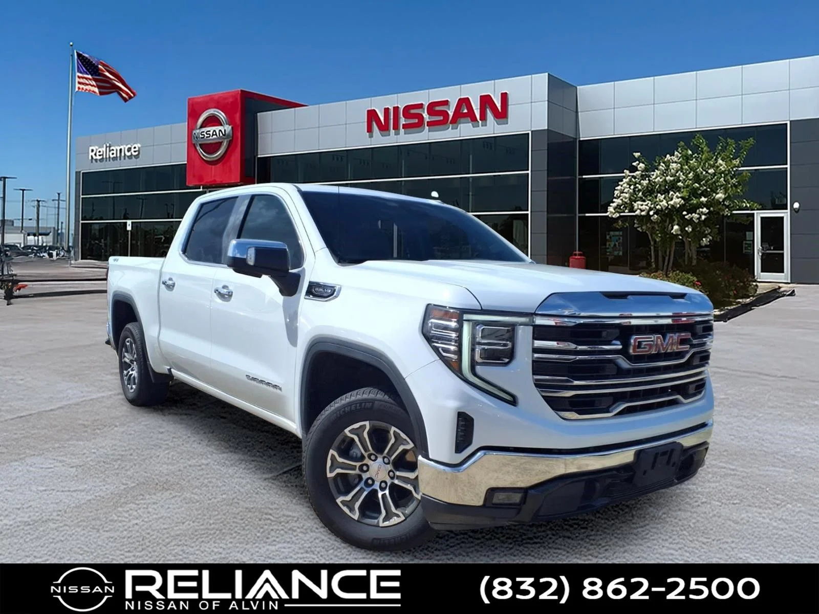 Used 2024 White GMC SLT image 1