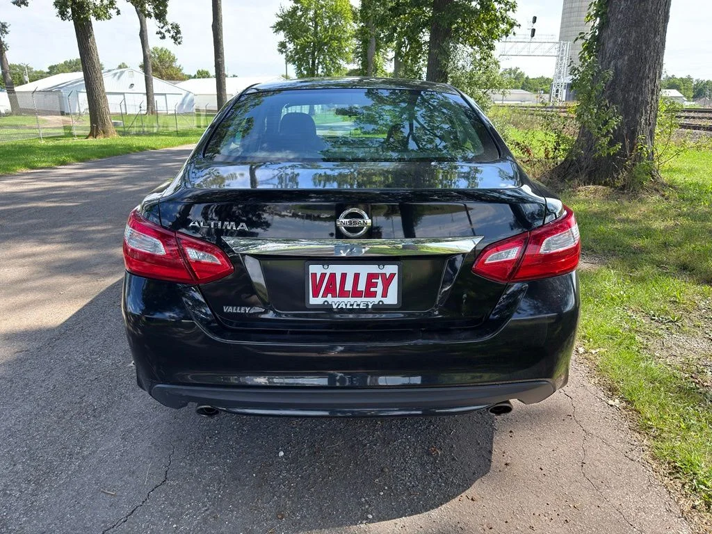 Used 2016 Black Nissan 2.5 S image 9