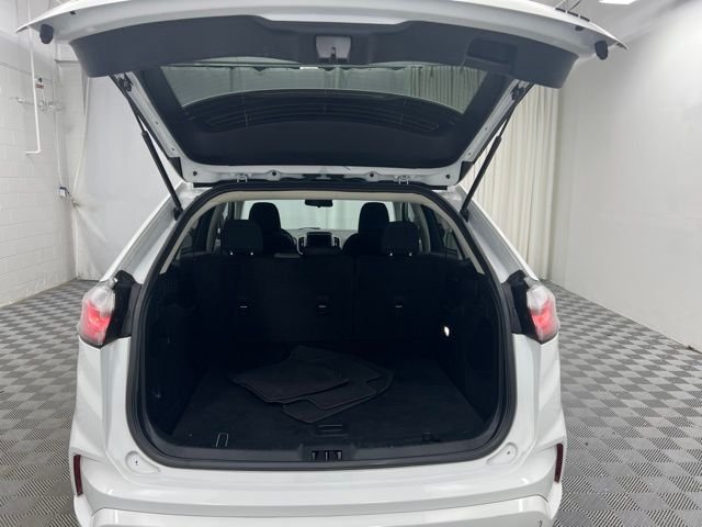 Used 2022 Oxford White Ford SE image 8
