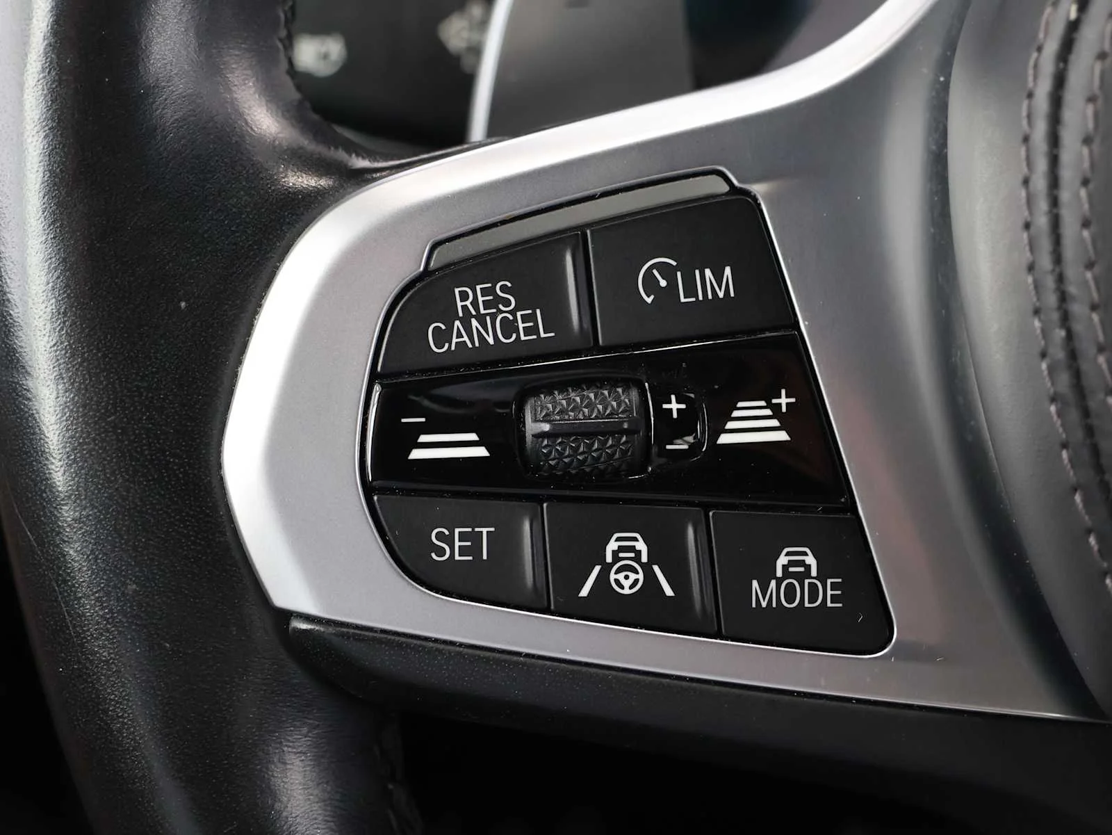 Certified Used 2022 Mineral White Metallic BMW M50i image 21