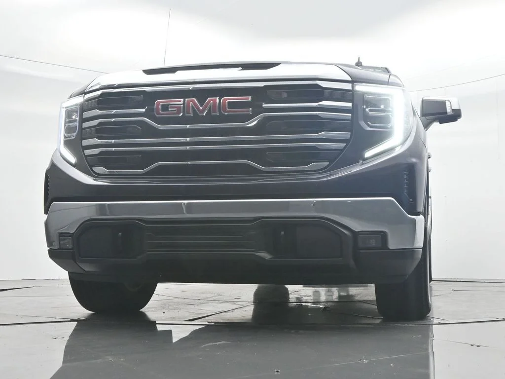 Used 2025 Silver GMC SLT image 38