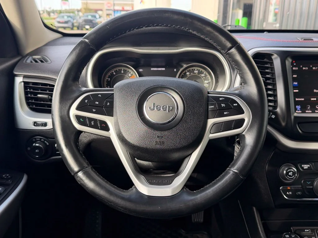 Used 2017 White Jeep Trailhawk image 14