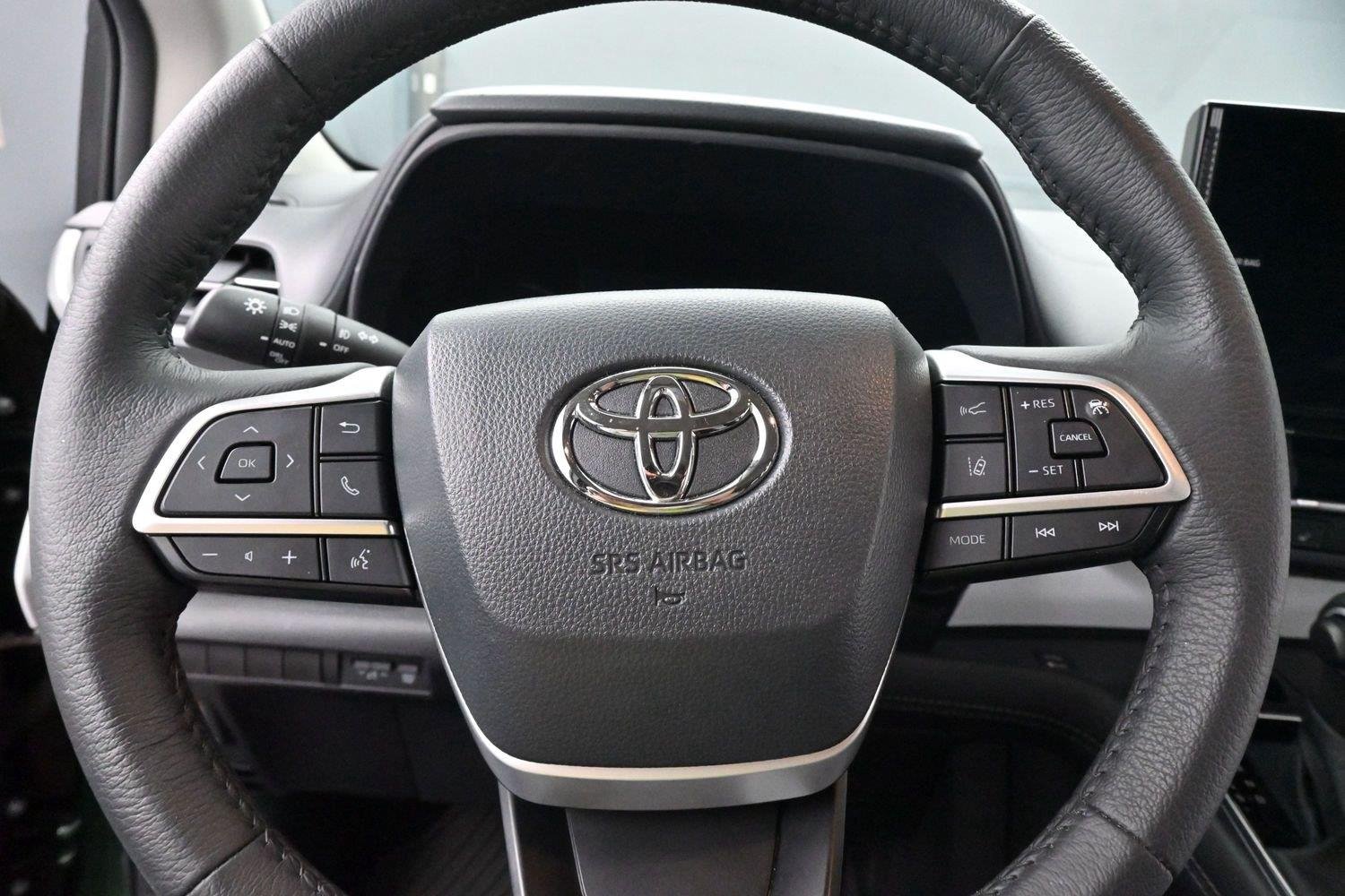 Used 2025 Cypress Toyota XLE 8-Passenger image 17