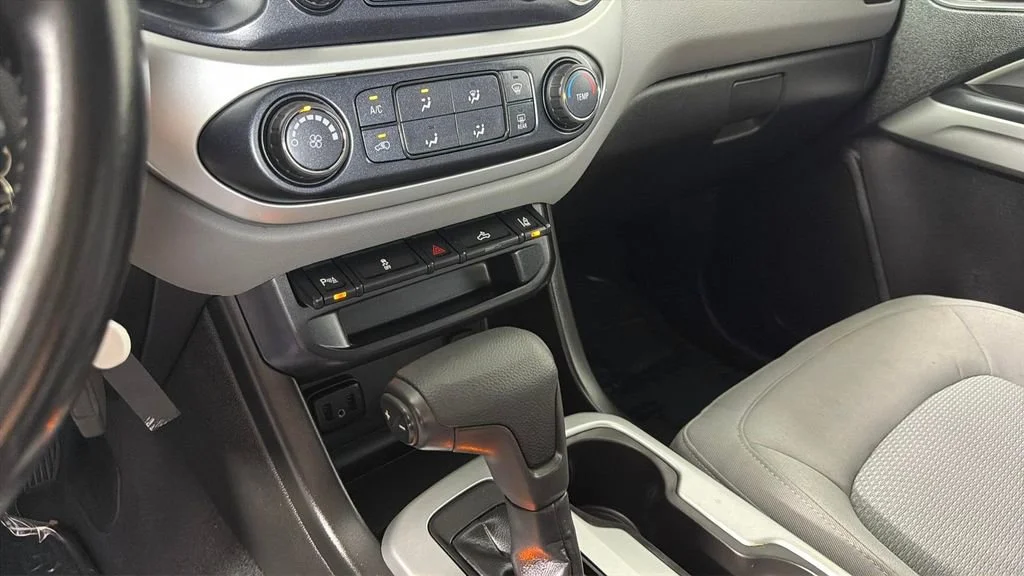 Used 2019 SHADOW GRAY METALLIC Chevrolet 2WD LT image 23