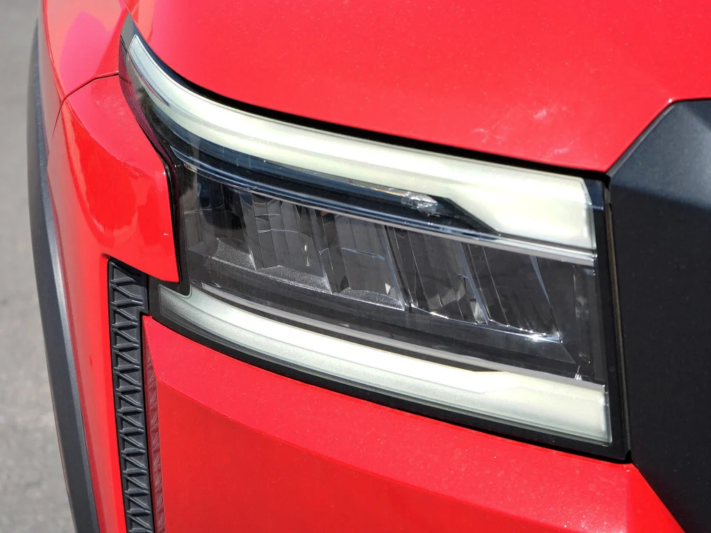 Used 2022 Red Alert Nissan PRO-X image 2