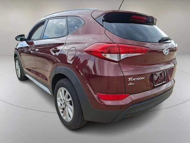 Used 2017 Red Hyundai SE image 7