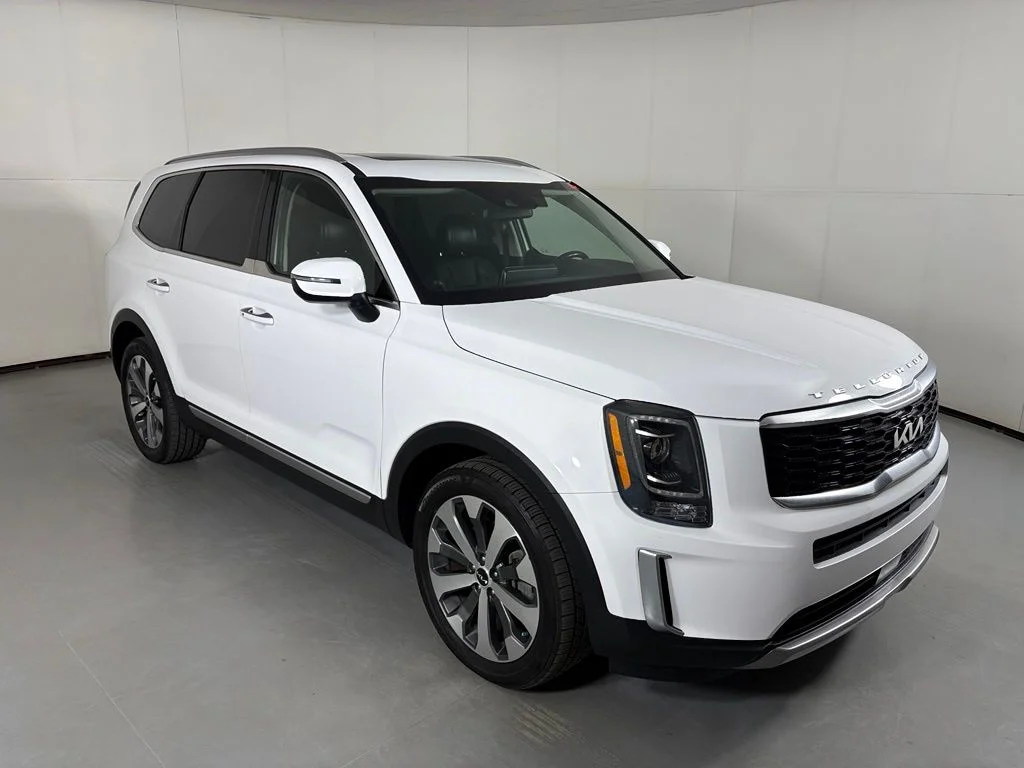Used 2022 White Kia S image 2