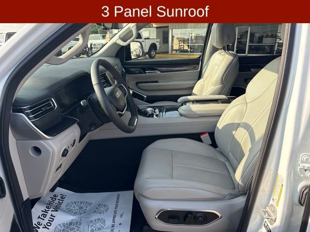 Used 2024 White Jeep Base image 12