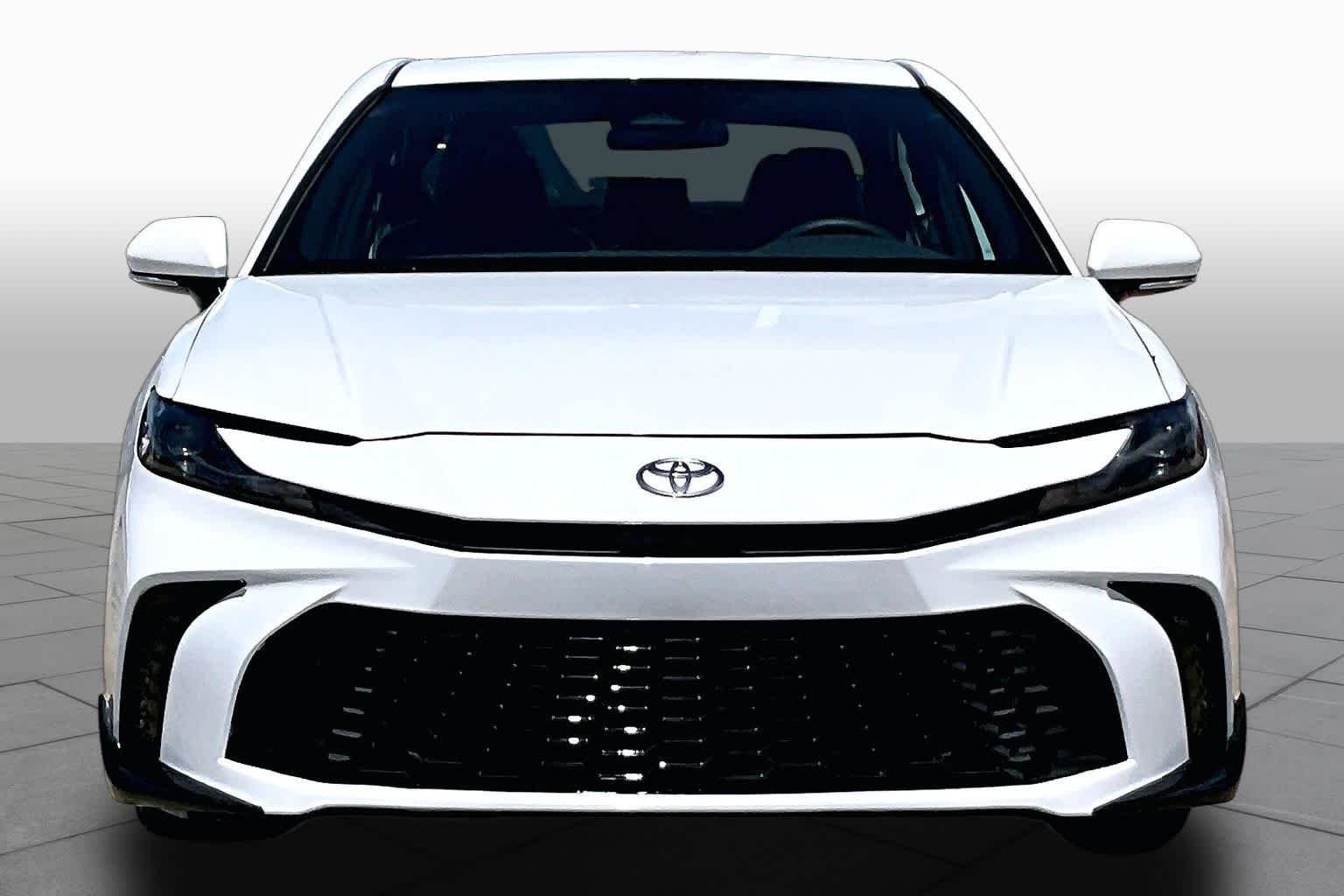 Used 2026 Ice Cap Toyota SE image 4