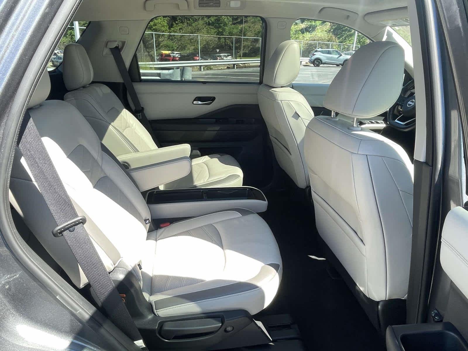 Used 2022 Gun Metallic Nissan Platinum image 27