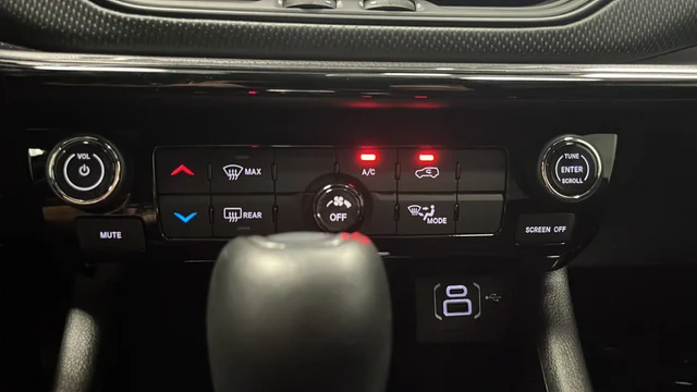 Used 2025 Diamond Black Jeep Latitude image 17