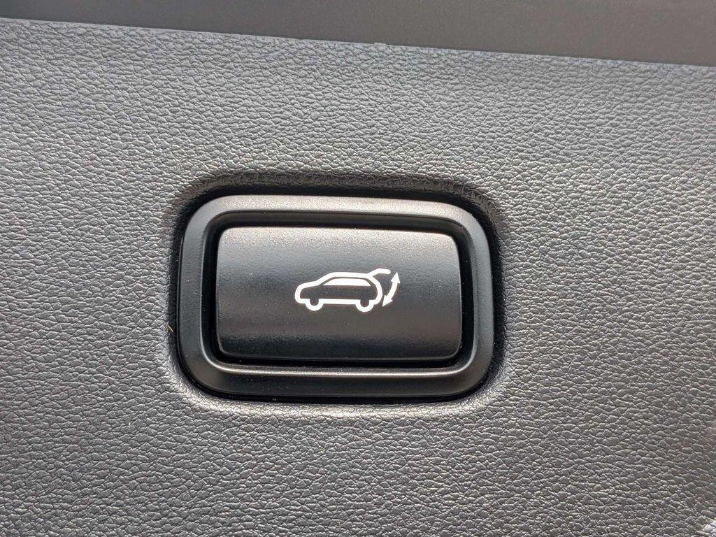 New 2025 Gray Hyundai SEL AWD image 15