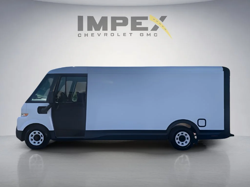 Used 2025 White Chevrolet 600 image 2