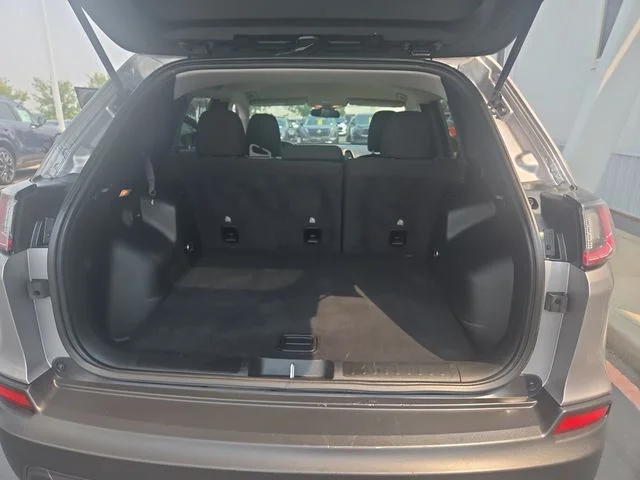 Used 2020 Silver Jeep Latitude image 22